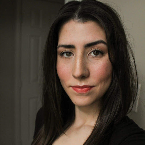 Hannah Emery Photo 10