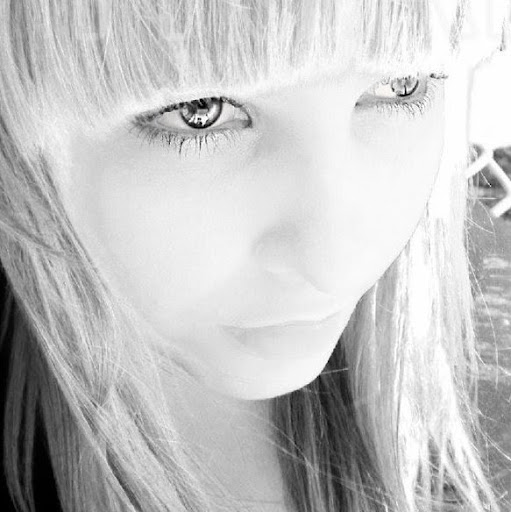 Jennifer Coogan Photo 11